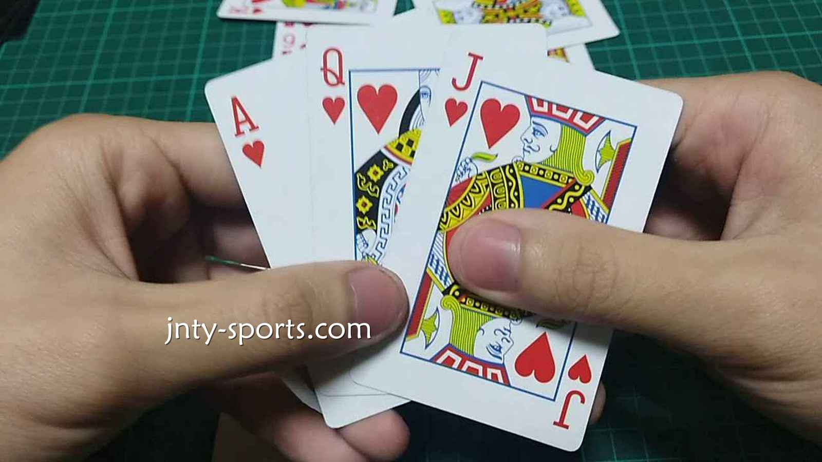 在九州体育快速玩起棋牌游戏《越南扑克》经典比大小